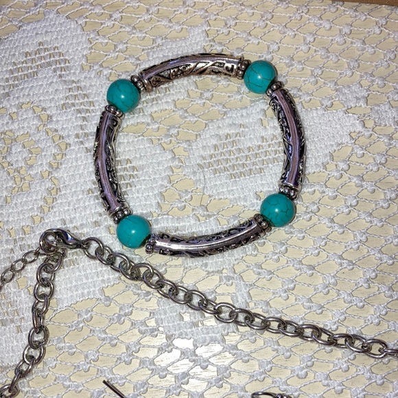 Vintage Silver Tone Turquoise Necklace/Bracelet/Earrings Set - Picture 3 of 7